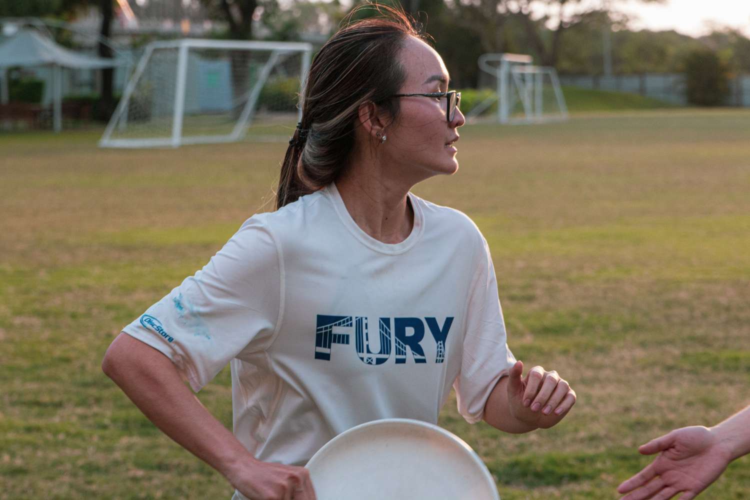 female ultimate frisbee player