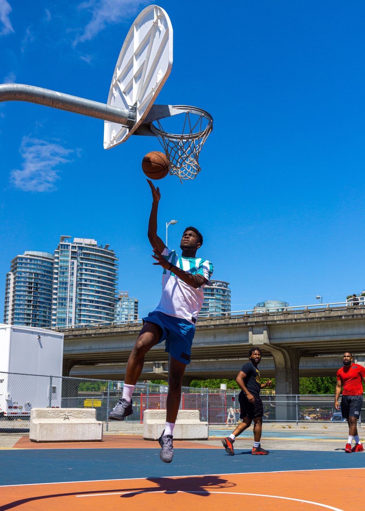 Outdoor basketball shoes