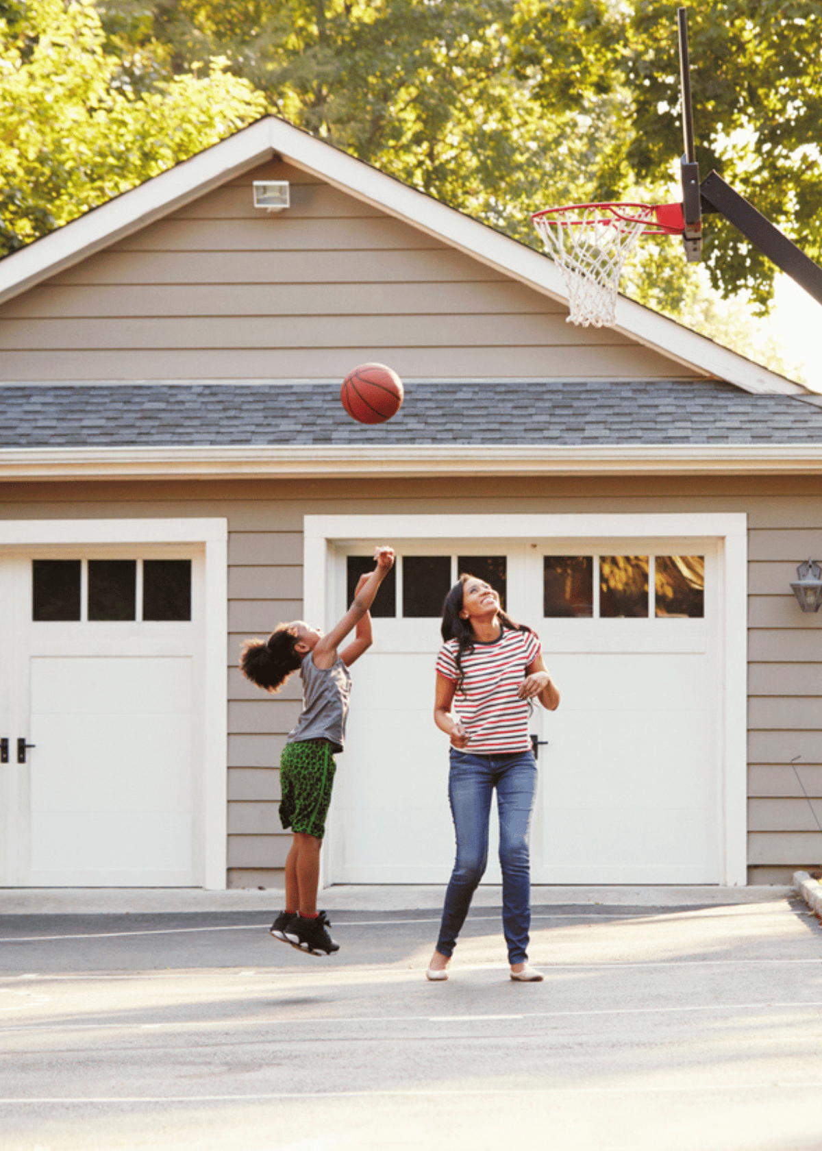 Portable basketball hoop